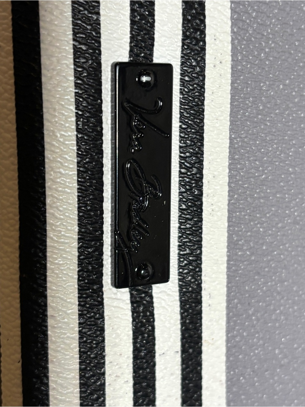 Vera‎ Bradley Black and White Striped Wristlet with Logo Plaque - Picture 2 of 5
